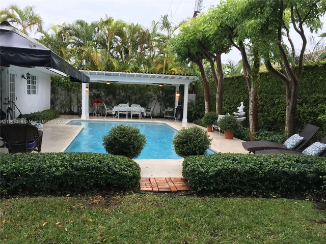 515 Woodcrest Rd, Key Biscayne FL 33149