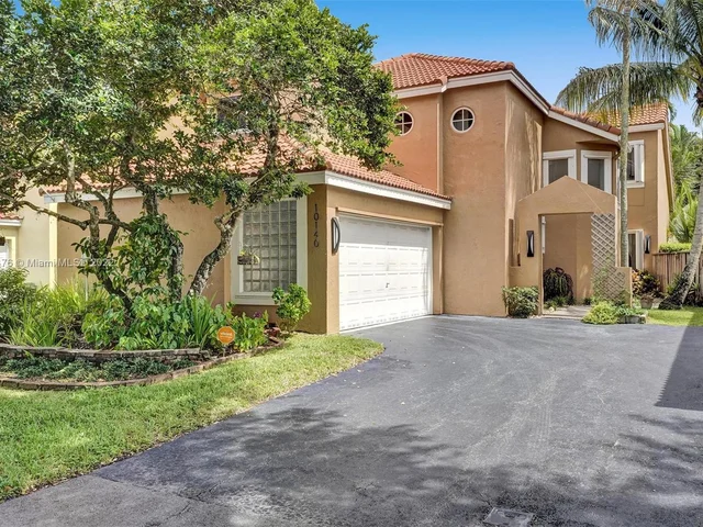 10140 NW 4th St, Plantation FL 33324