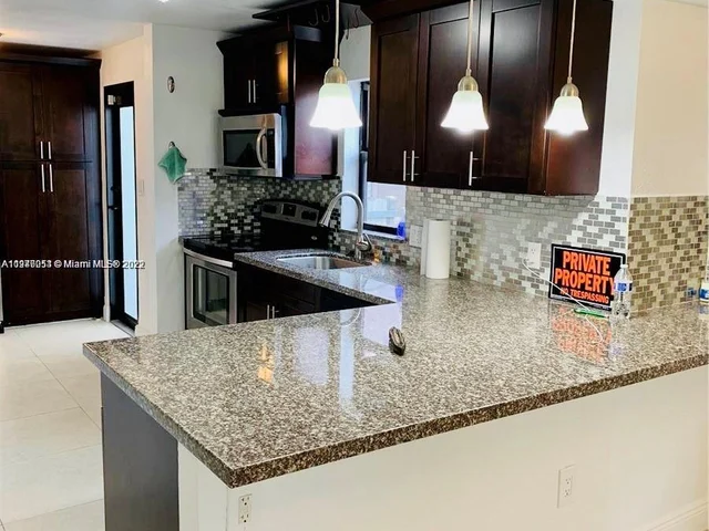 1418 NW 35th St, Miami FL 33142