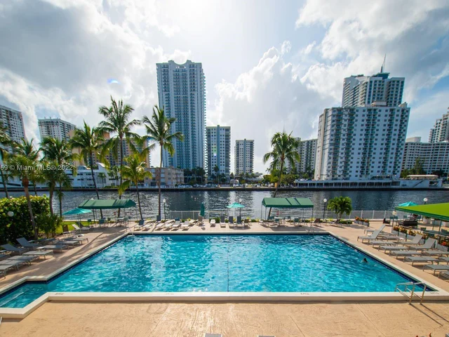 1000 Parkview Dr # 514, Hallandale Beach FL 33009