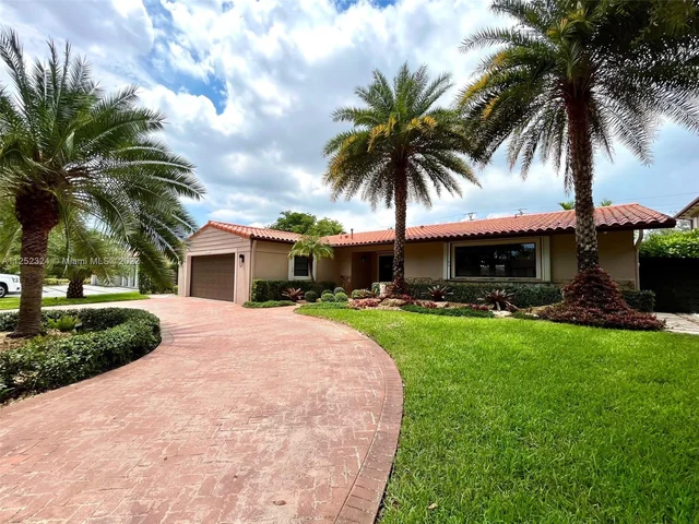 15100 Dunbarton Pl, Miami Lakes FL 33016