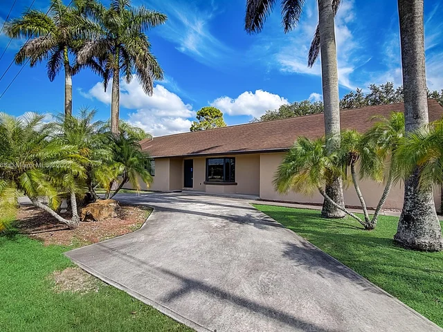 17925 SW 212th St, Miami FL 33187