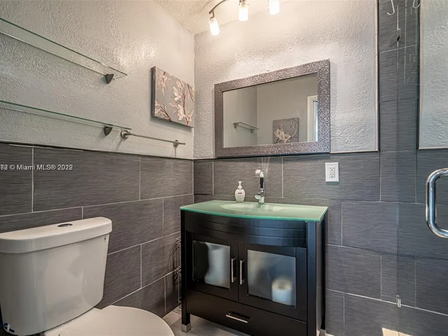 1631 N Andrews Sq, Fort Lauderdale FL 33311