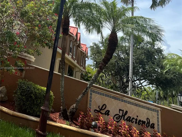 18346 NW 68th Ave # J, Hialeah FL 33015