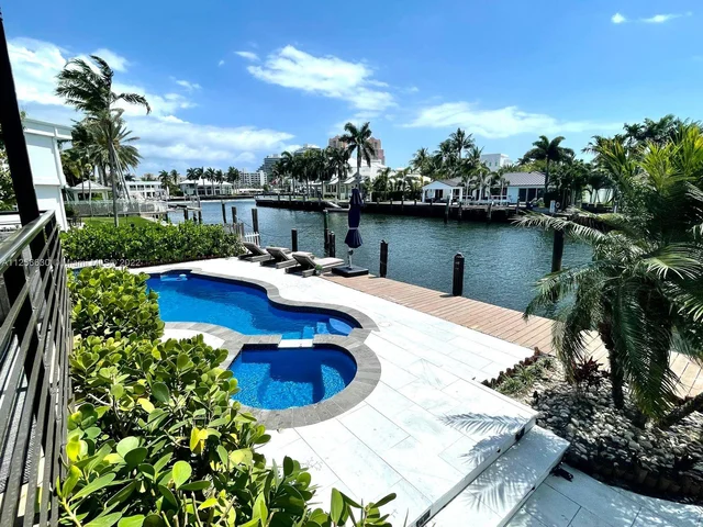 2878 NE 26th St, Fort Lauderdale FL 33305