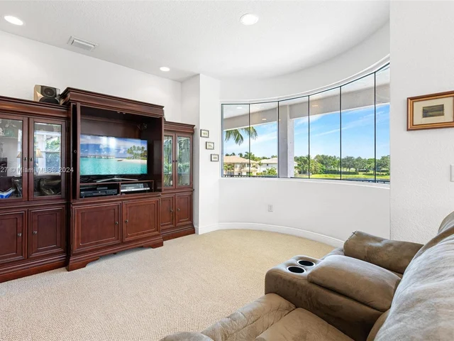 8530 Skybar Lake Cv, Boynton Beach FL 33473