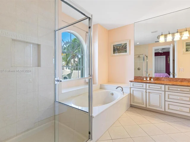 8530 Skybar Lake Cv, Boynton Beach FL 33473