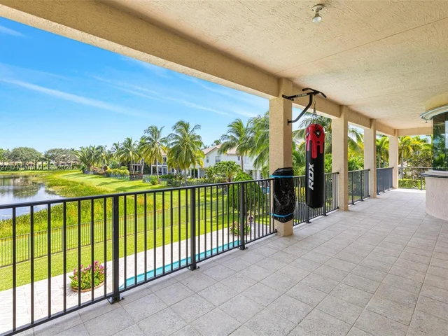 8530 Skybar Lake Cv, Boynton Beach FL 33473