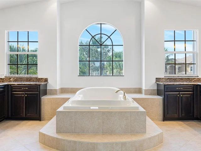 8530 Skybar Lake Cv, Boynton Beach FL 33473