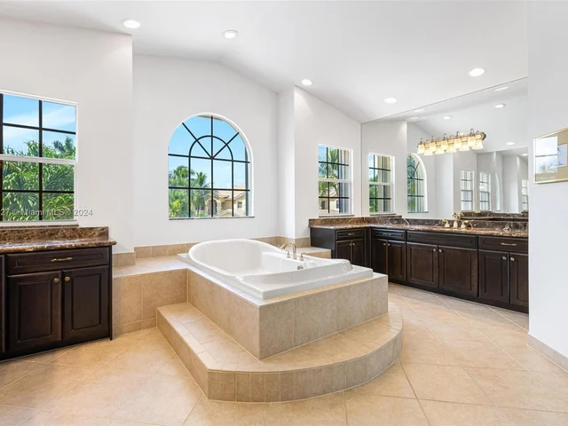 8530 Skybar Lake Cv, Boynton Beach FL 33473