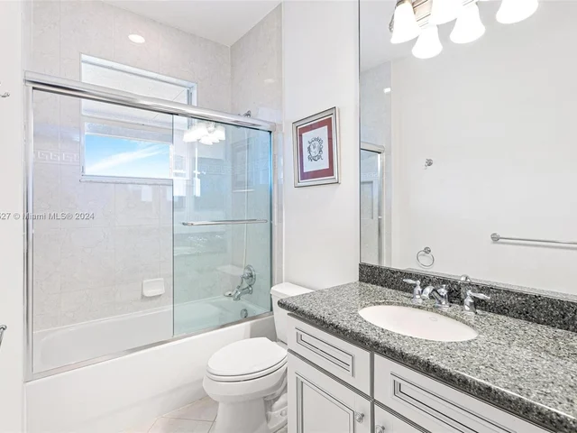 8530 Skybar Lake Cv, Boynton Beach FL 33473