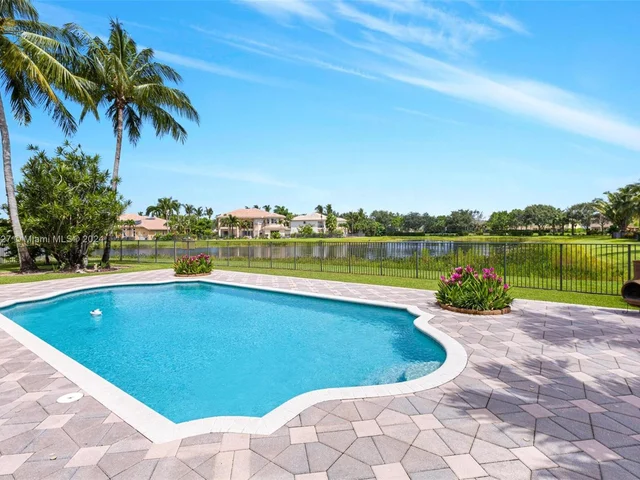 8530 Skybar Lake Cv, Boynton Beach FL 33473