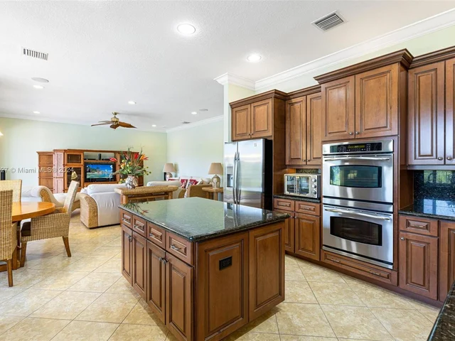 8530 Skybar Lake Cv, Boynton Beach FL 33473