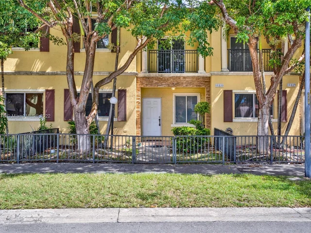 11233 SW 231st Ln, Miami FL 33170