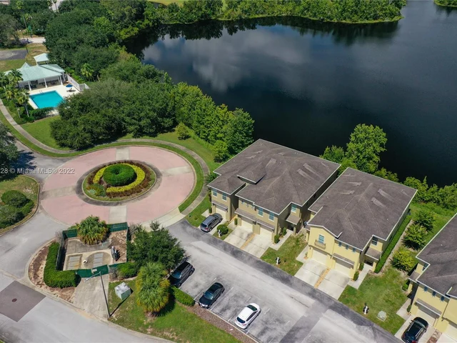 536 Lake Shore Pkwy # 536, Davenport FL 33896