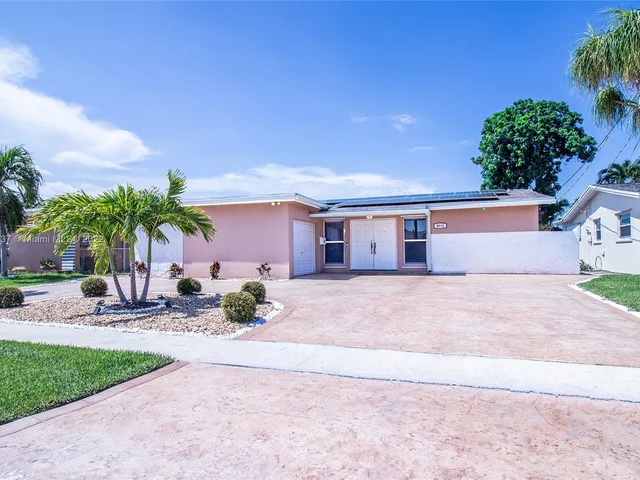 8515 NW 20th Ct, Sunrise FL 33322