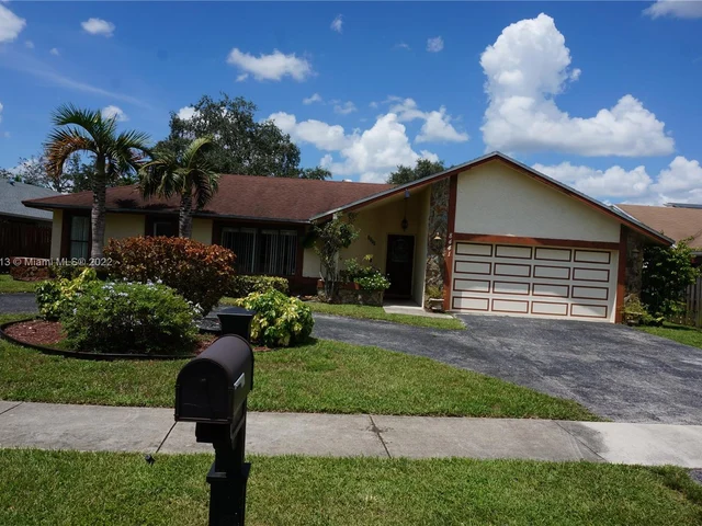 8441 SW 27th Pl, Davie FL 33328