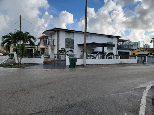 901 NW 22nd Pl, Miami FL 33125