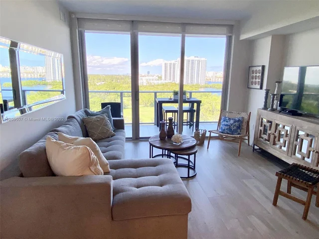 16385 Biscayne Blvd # 1104, North Miami Beach FL 33160