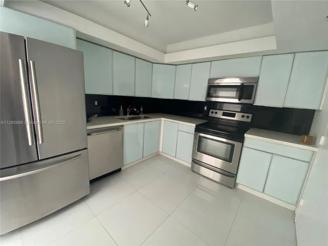 2780 NE 183rd St # 909, Aventura FL 33160