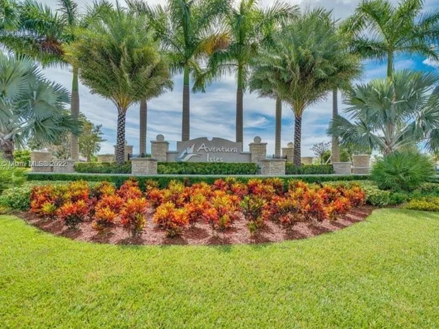 317 NE 194th Ln, Miami FL 33179