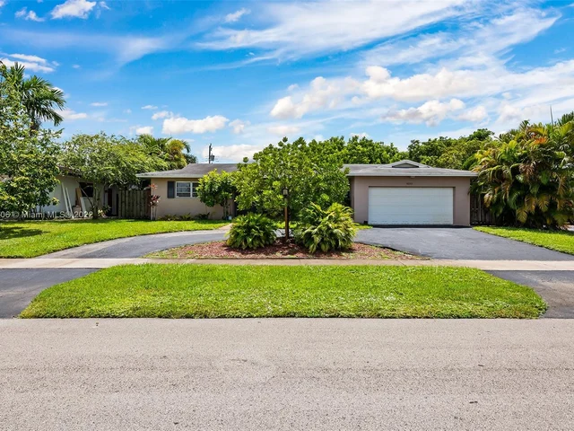 5010 Taylor St, Hollywood FL 33021