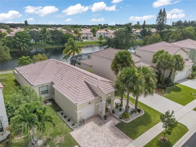 367 NW 153rd Ave, Pembroke Pines FL 33028