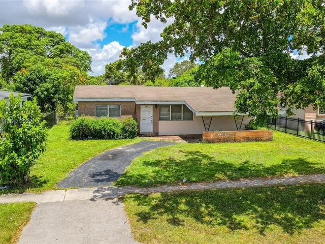 825 NW 128th St, North Miami FL 33168