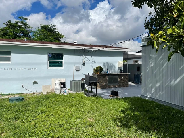 705 S 61st Ave, Hollywood FL 33023
