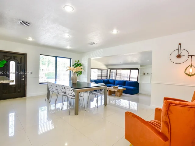 2510 NE 215th St # 0, Miami FL 33180