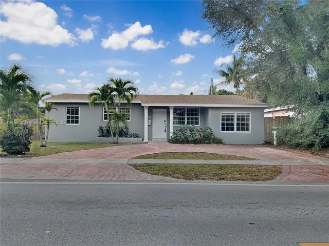 1040 NE 149th St, North Miami FL 33161
