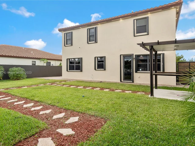 2464 SE 3rd St, Homestead FL 33033