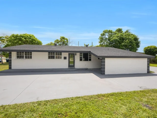 3920 NW 185th St, Miami Gardens FL 33055