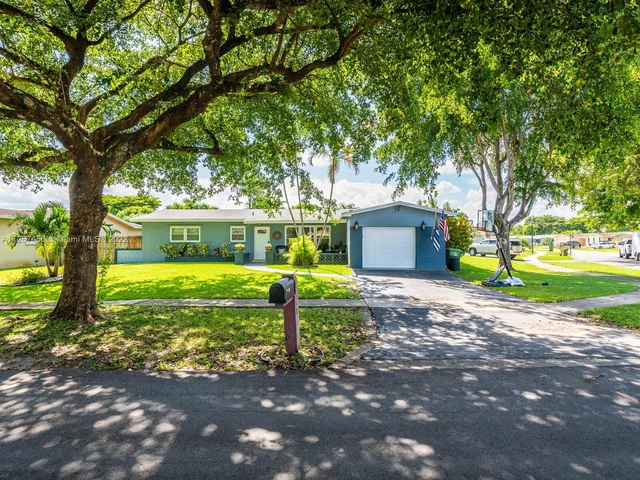 1950 NW 106th Ave, Pembroke Pines FL 33026