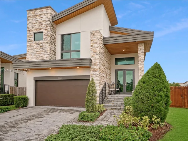 7666 NW 102nd Pl, Doral FL 33178