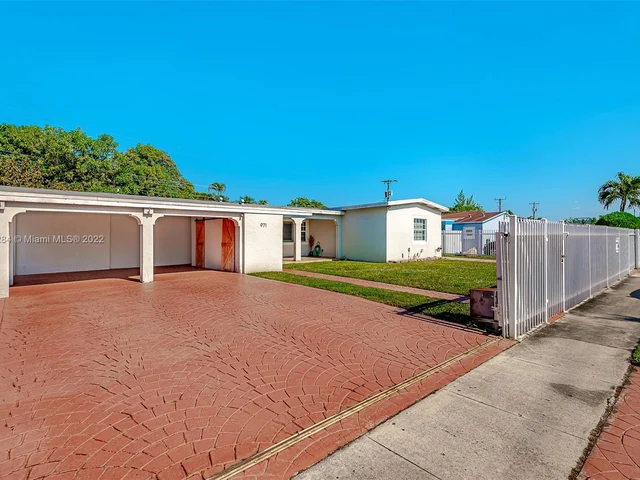 971 W 64th St, Hialeah FL 33012