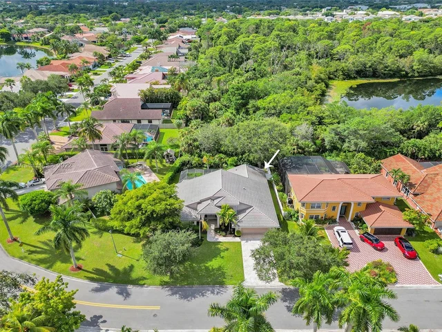 8400 NW 43rd Ct, Coral Springs FL 33065