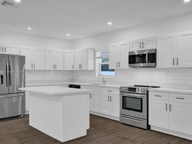 515 NE 142nd St, North Miami FL 33161