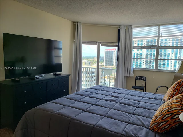 1985 S Ocean Dr, Hallandale Beach FL 33009