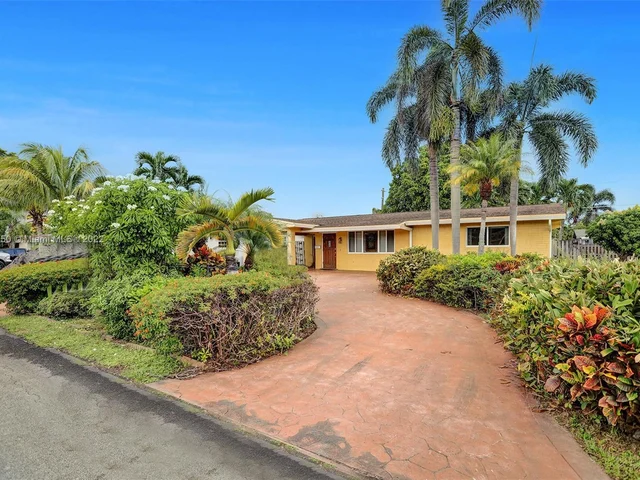 8791 NW 10th St, Pembroke Pines FL 33024