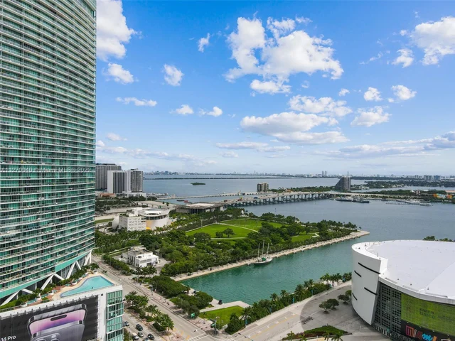 888 Biscayne Blvd # 4104, Miami FL 33132