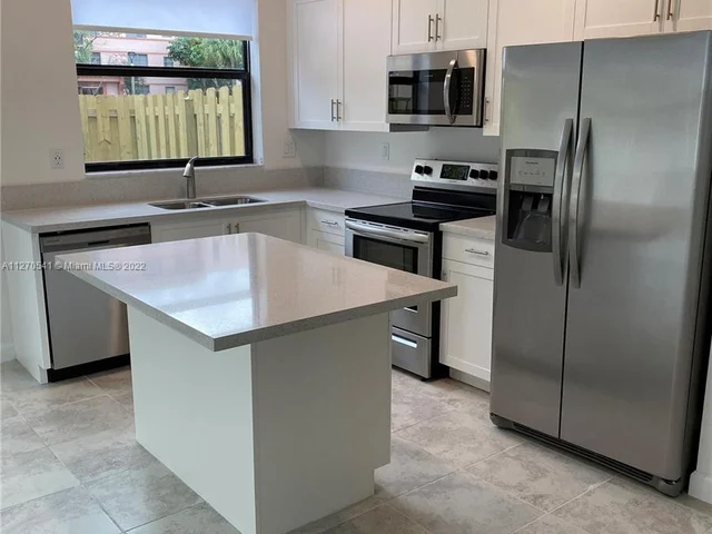 316 NE 208th Ter, Miami FL 33179