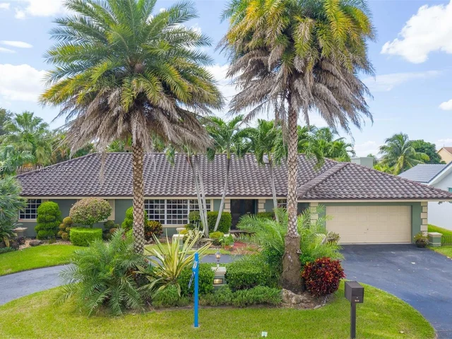 19010 Wentworth Dr, Hialeah FL 33015