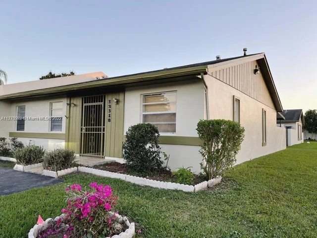 12318 SW 110th S Canal St Rd, Miami FL 33186