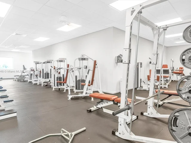 800 Claughton Island Dr # 1204, Miami FL 33131