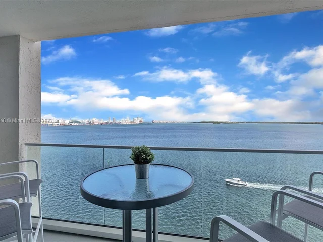 800 Claughton Island Dr # 1204, Miami FL 33131