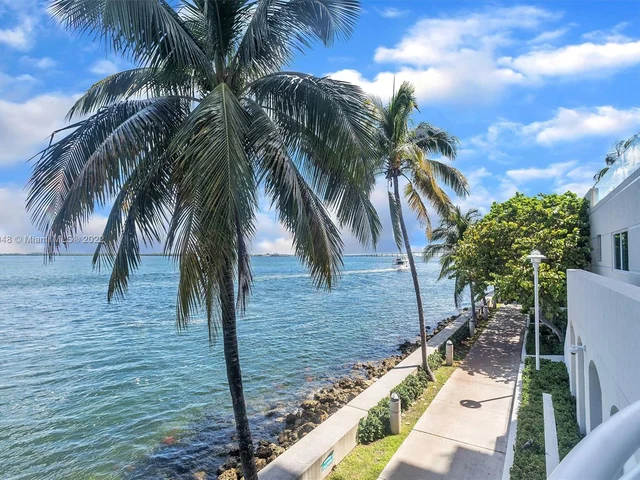 800 Claughton Island Dr # 1204, Miami FL 33131