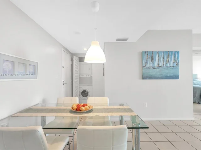 800 Claughton Island Dr # 1204, Miami FL 33131