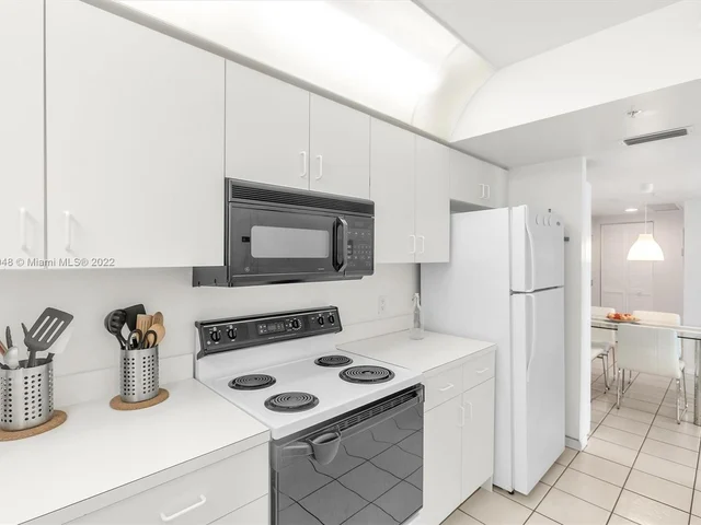 800 Claughton Island Dr # 1204, Miami FL 33131