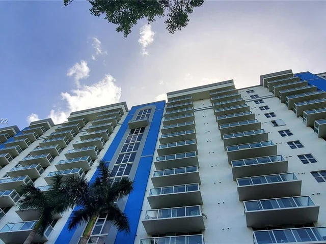 5077 NW 7th St, Miami FL 33126